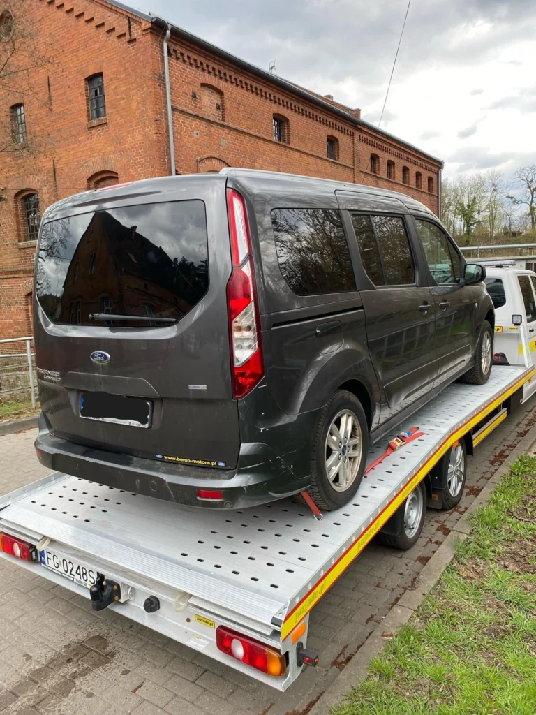Laweta Świecko podczas transportu samochodu osobowego z Niemiec do Polski, szybka i bezpieczna pomoc dla kierowców.
